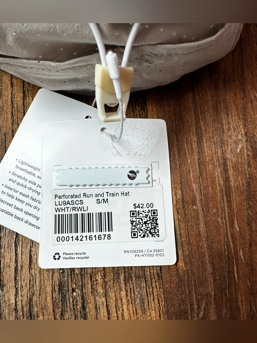 lululemon athletica Perforated Two-Tone Running Hat in cream and White